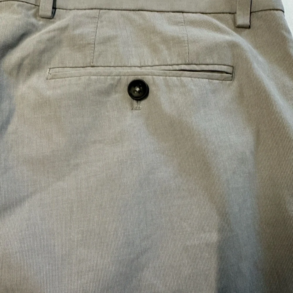 Banana republic men’s 36/32 classic fit pants, light gray, front/back pockets‎